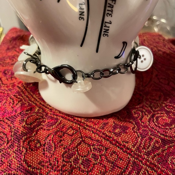 💰3/$15❤️ Up-cycled antique button bracelet - Picture 4 of 6
